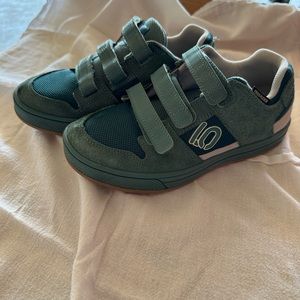 Five Ten Free Rider big kids Mountain Bike shoes. Used one season.